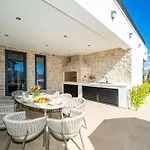 Villa Galla - Sea View, Jacuzzi, Heated Pool Modern Design *
