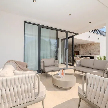 Galla - Heated Pool, Sea View, Jaccuzzi, Modern Design