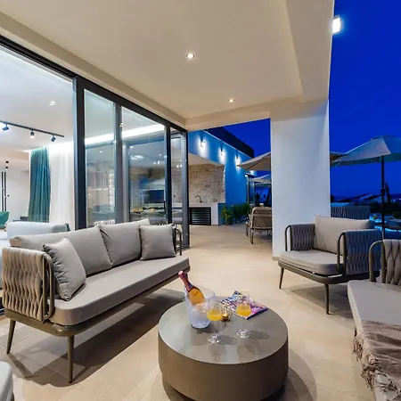 Galla - Sea View, Jacuzzi, Heated Pool Modern Design Villa