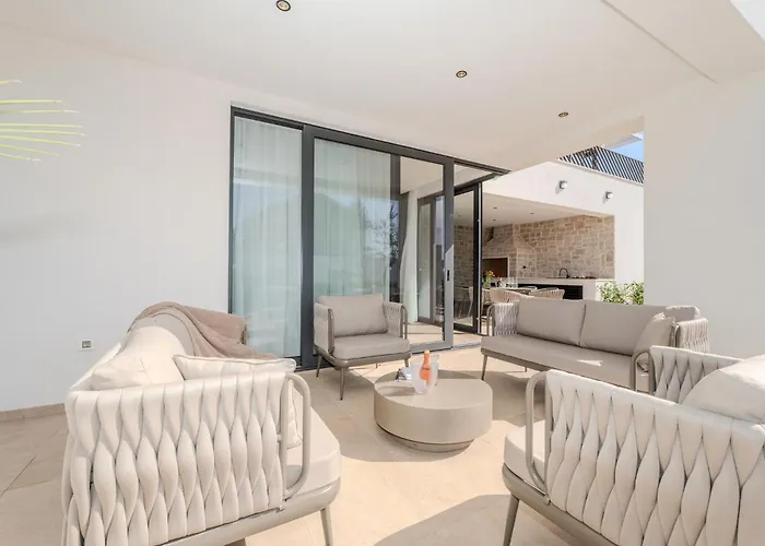 Galla - Heated Pool, Sea View, Jaccuzzi, Modern Design