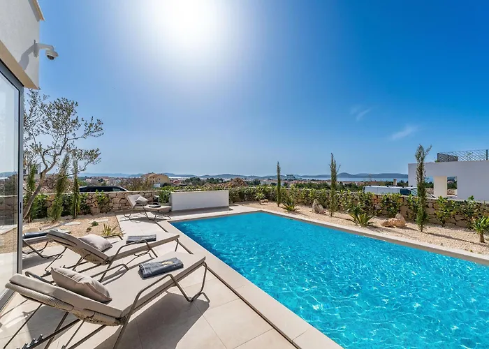 Galla - Heated Pool, Sea View, Jaccuzzi, Modern Design *