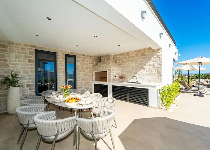 Villa Galla - Heated Pool, Sea View, Jaccuzzi, Modern Design *